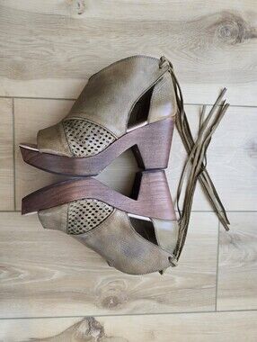 Free People Revolver Open-Toe Wooden Heels Size 36